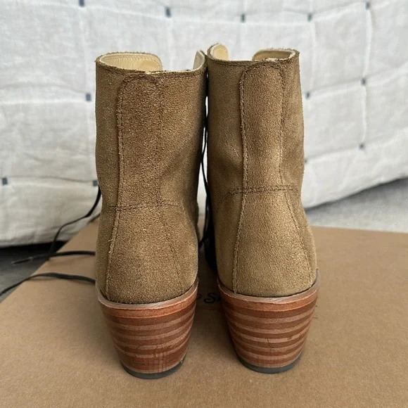 Like new Red Wing Heritage Clara Boot in Olive Mojave, Size 11 - Picture 5 of 10
